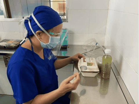 NẤU ĂN CHO BÁC SĨ CHỐNG DỊCH COVID