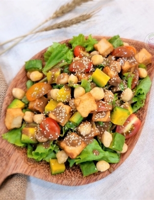 SALAD ĐẬU GÀ SỐT BƠ MÈ