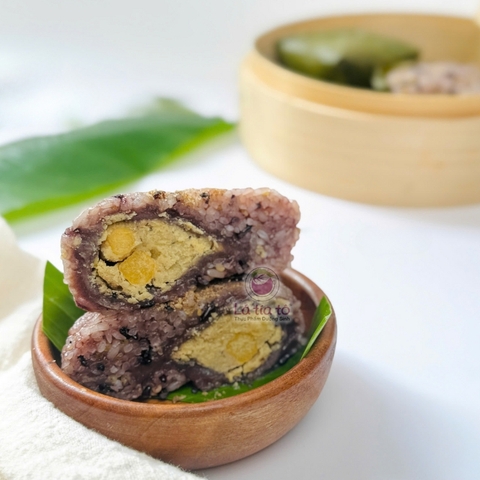 Xôi khúc hấp nóng