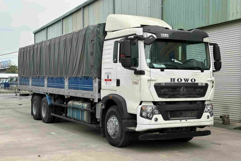 xe tải howo 3 chân thùng mui bạt
