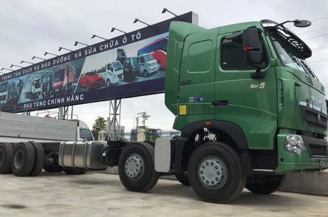 xe tải thùng howo 4 chân a7 nóc thấp