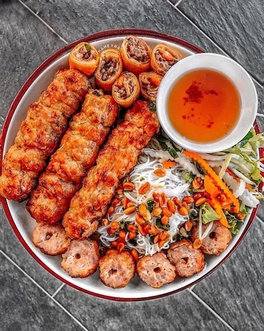 Nem nướng sốt BBQ siêu ngon và tiện lợi
