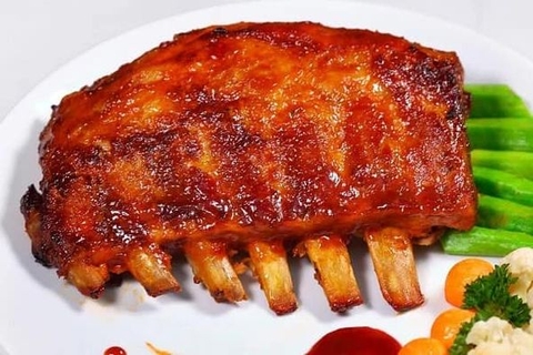 Sườn nướng tảng sốt BBQ