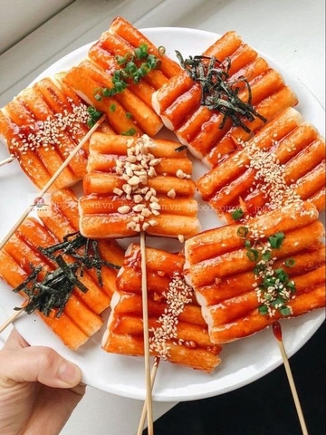 Nào thì Tokbokki thôi! Tokbokki thỏi xiên que tứ vị như này bao ngon nha cả nhà.