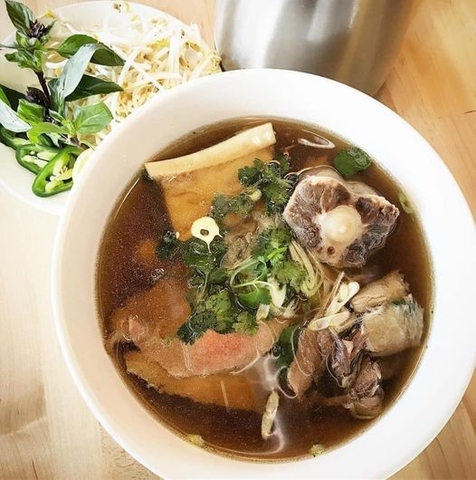 Cả nhà đã thử món phở đuôi bò chưa?