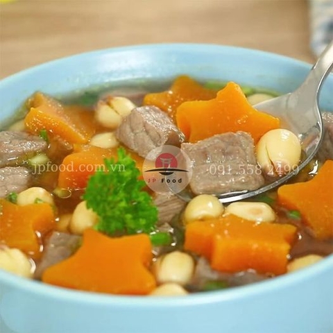 Bữa Ăn Đầy Đủ Dinh Dưỡng Với Món Canh Thịt Bò Bí Đỏ