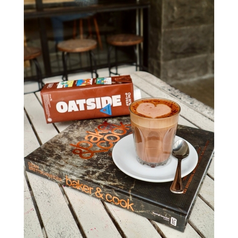 Sữa Yến Mạch OATSIDE Oat Milk Barista Blend | Chocolate - 3 Hộp x 200ML (1 Vỉ)