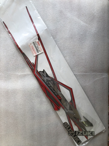 Tem xe Raider đỏ xám đen