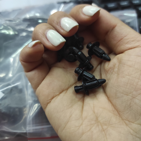 Chốt nhựa đen cho xe ga (20c/1 túi)