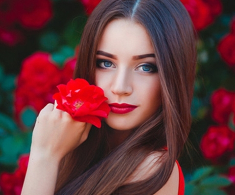 Mỗi người đàn bà đều sinҺ ra là một cànҺ hồng, nҺưng lấy cҺồng rồi lại cҺẳng mấy ai nҺớ mìnҺ pҺải rực rỡ