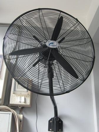 Quạt treo Chinghai W24” 3Đ cánh đen