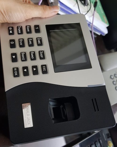 Máy chấm công Ronald Jack 2000