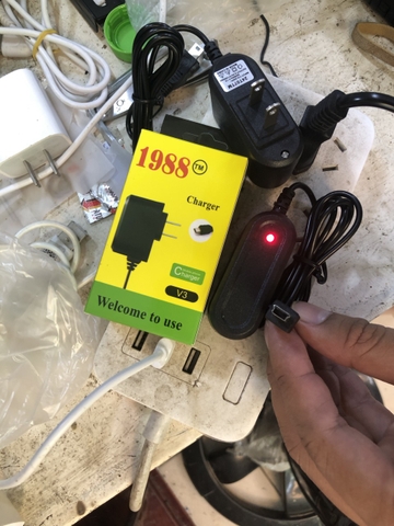 [Se14.3] Sạc Liền Dây TM 1988 V3 có đèn báo sạc