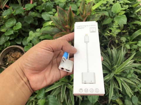 Cáp jack chuyển MH030 tai nghe IPhone 1 ra 2 jack 3.5 và cổng sạc Mã SE30