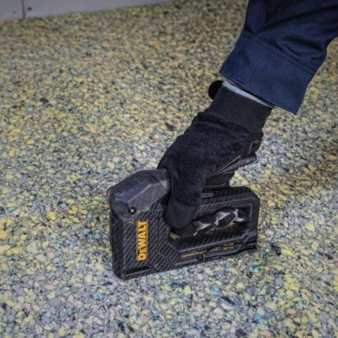 Súng bấm ghim bằng sợi carbon