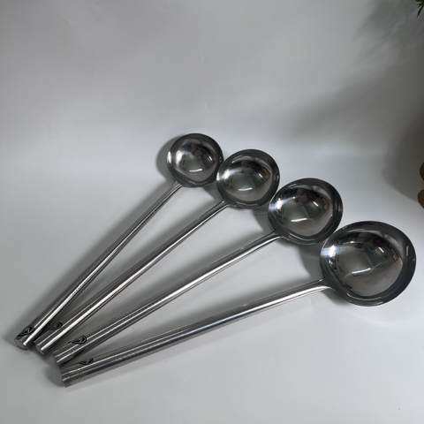 Muôi múc canh inox cán dài