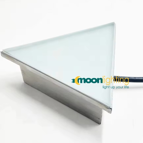 Đèn gạch tam giác âm sàn