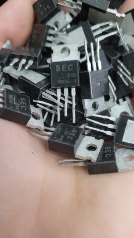 Transistor B834 và D880 tháo máy có màu xanh và đen