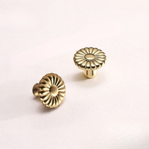 Núm tủ tân cổ điển vintage màu đồng và màu vàng gold  SH7044