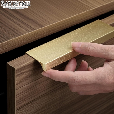 Tay nắm tủ áo thanh dài hiện đại màu vàng xước SH160