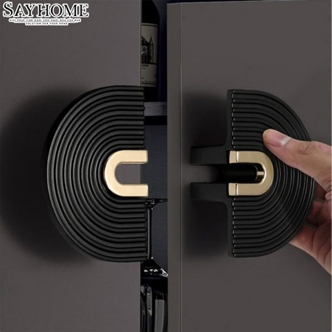 Tay nắm tủ hiện đại bán nguyệt màu đen vàng gold SH8977