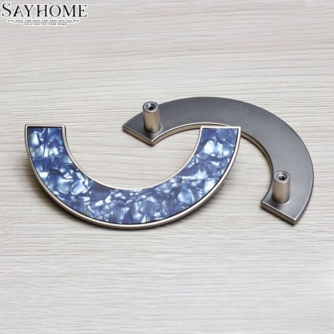 Tay nắm tủ hiện đại màu bạc hiệu ứng vân đá hình bán nguyệt SH8970