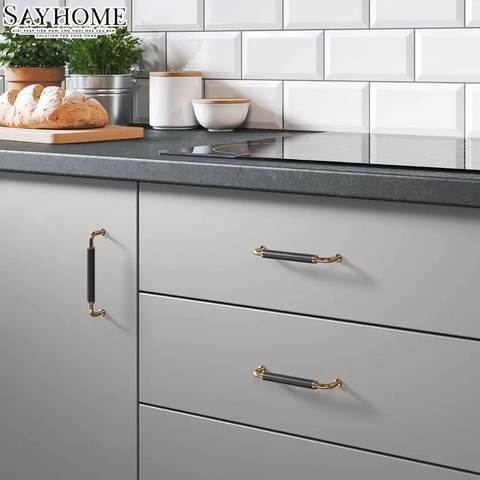 Tay nắm tủ hiện đại màu đen vàng gold SH8110