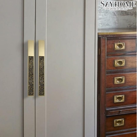 Tay nắm tủ hiện đại màu vàng gold khảm đá SH8971