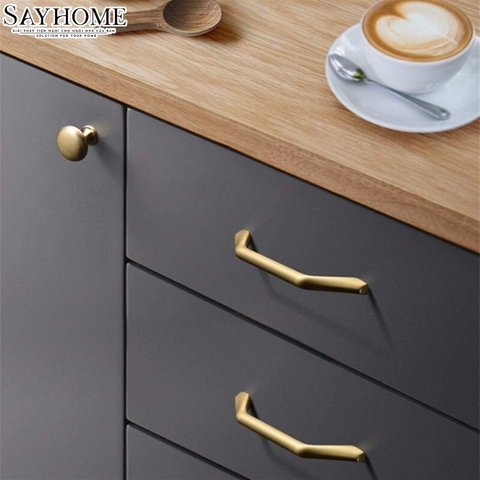 Tay nắm tủ hiện đại màu vàng mờ SH3351