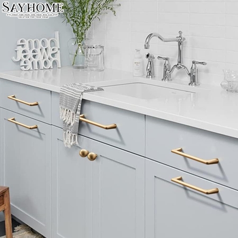 Tay nắm tủ hiện đại màu vàng xước SH5581