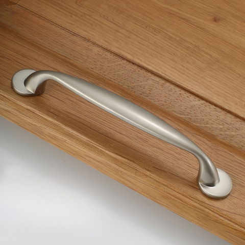 Tay nắm tủ hiện đại màu bạc SH8885