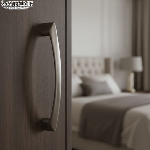 Tay nắm tủ hiện đại màu bạc SH5653