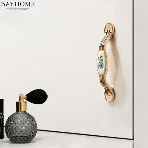Tay nắm tủ tân cổ điển Vintage màu vàng mặt sứ trắng SH9023
