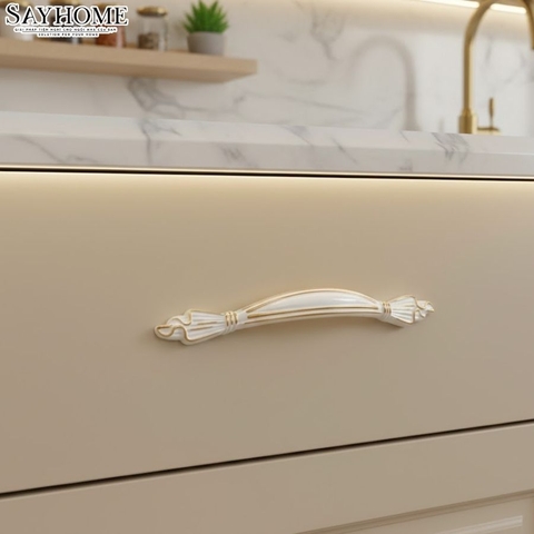 Tay nắm tủ cổ điển màu trắng ngọc trai SH9340