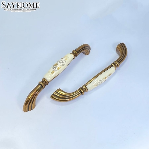 Tay nắm tủ tân cổ điển Vintage màu vàng đồng mặt sứ trắng SH5509