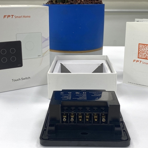 Công tắc cảm ứng nhà thông minh FPT Smart Home Athena vuông màu đen 1 nút