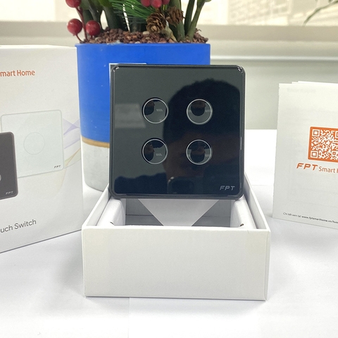 Công tắc cảm ứng nhà thông minh FPT Smart Home Athena vuông màu đen 4 nút