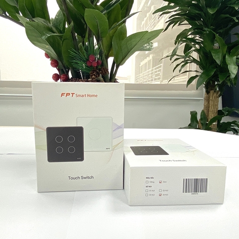 Công tắc cảm ứng nhà thông minh FPT Smart Home Athena vuông màu đen 4 nút