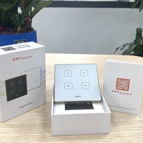Công tắc cảm ứng nhà thông minh FPT Hera vuông 4 nút màu trắng