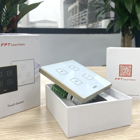 Công tắc cảm ứng nhà thông minh FPT Hera vuông 4 nút màu trắng