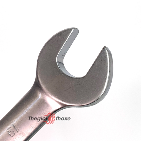Cờ lê dày vừa đủ và bo khít với vừa với ốc