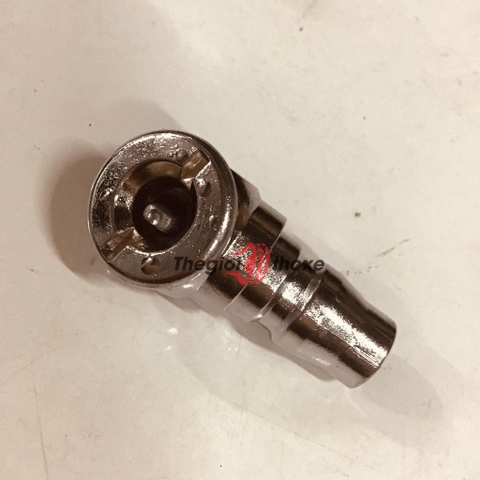 Thiết kế đầu bơm phù hợp với kích thước van lốp của nhiều dòng xe máy, xe ô tô hay xe đạp điện.