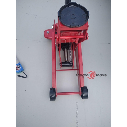 Thiết kế kích có 4 bánh xe