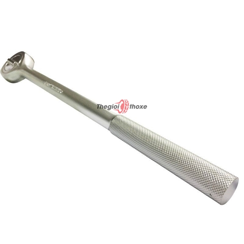 Phần cán cầm được tạo một lớp gai nhẹ