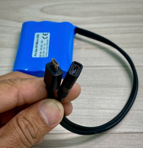 Pin lưu điện camera 5V 6.000mAH (30Wh) micro USB