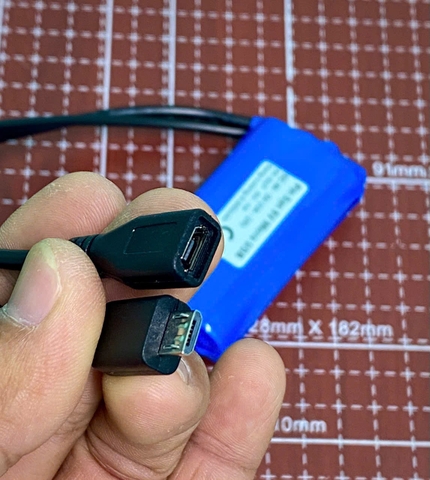 Pin lưu điện camera 5V 4.000mAH micro USB