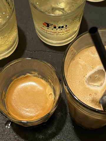 KHÁC BIỆT GIỮA CÀ PHÊ PHA MÁY VÀ PHA PHIN, CHỌN LOẠI NÀO CHO QUÁN CỦA BẠN.