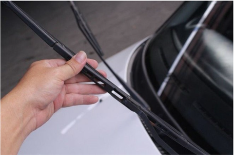 Khi nào cần thay thế cần gạt nước ôtô?