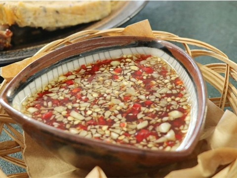 4 công thức làm nước chấm cơm cháy đơn giản mà cực ngon