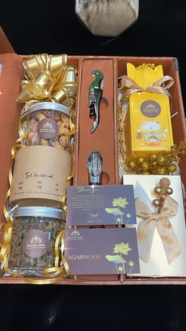 Set Quà Tết Vali Trà Nụ Trầm 2-120T